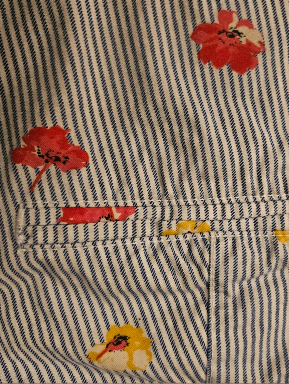 Old Navy Blue & White Striped Floral Print Women's Shorts - Picture 3 of 9